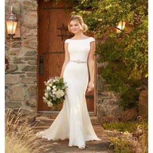 Essense of Australia, size 6, white